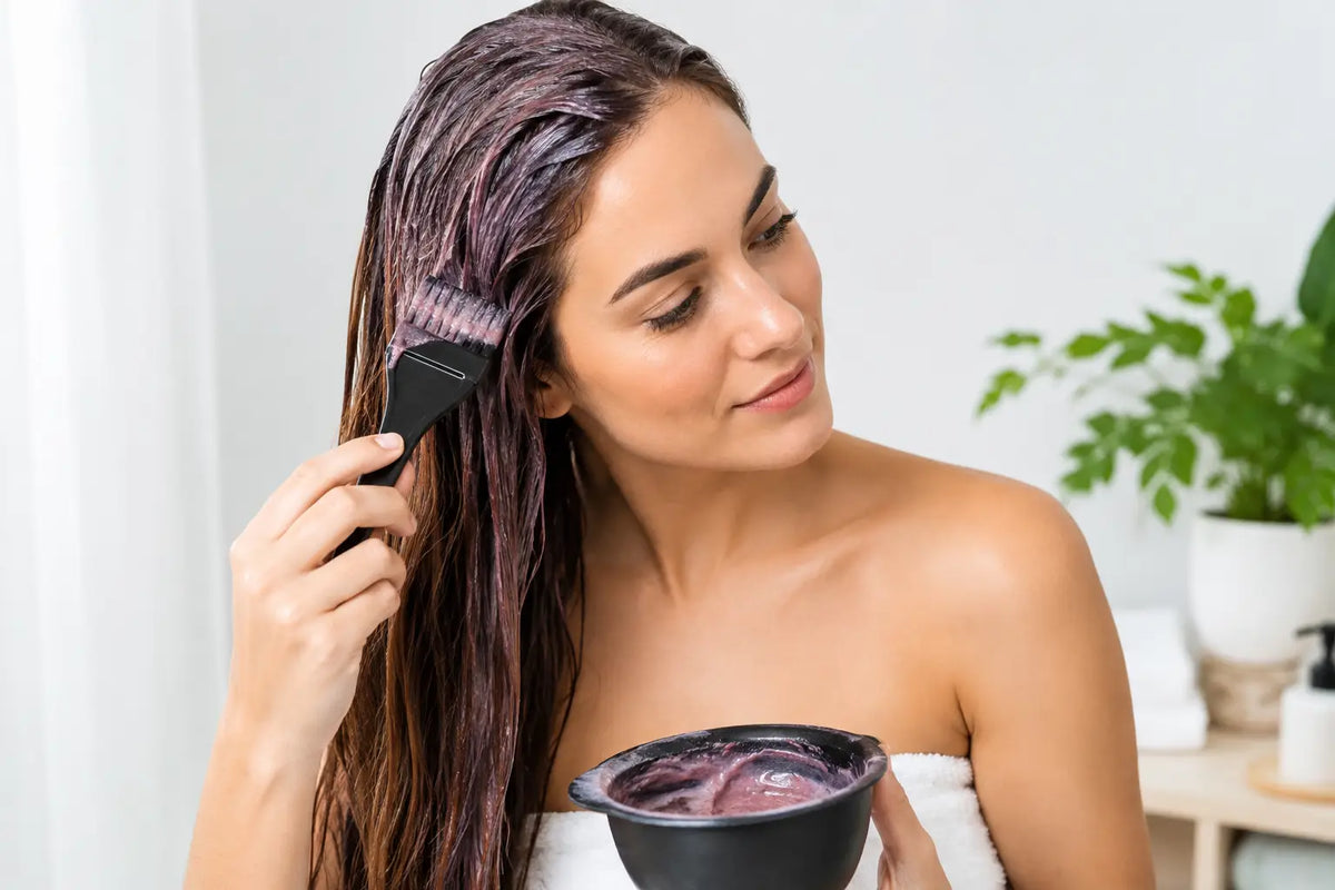 Cómo aplicar mascarilla pigmentante al cabello