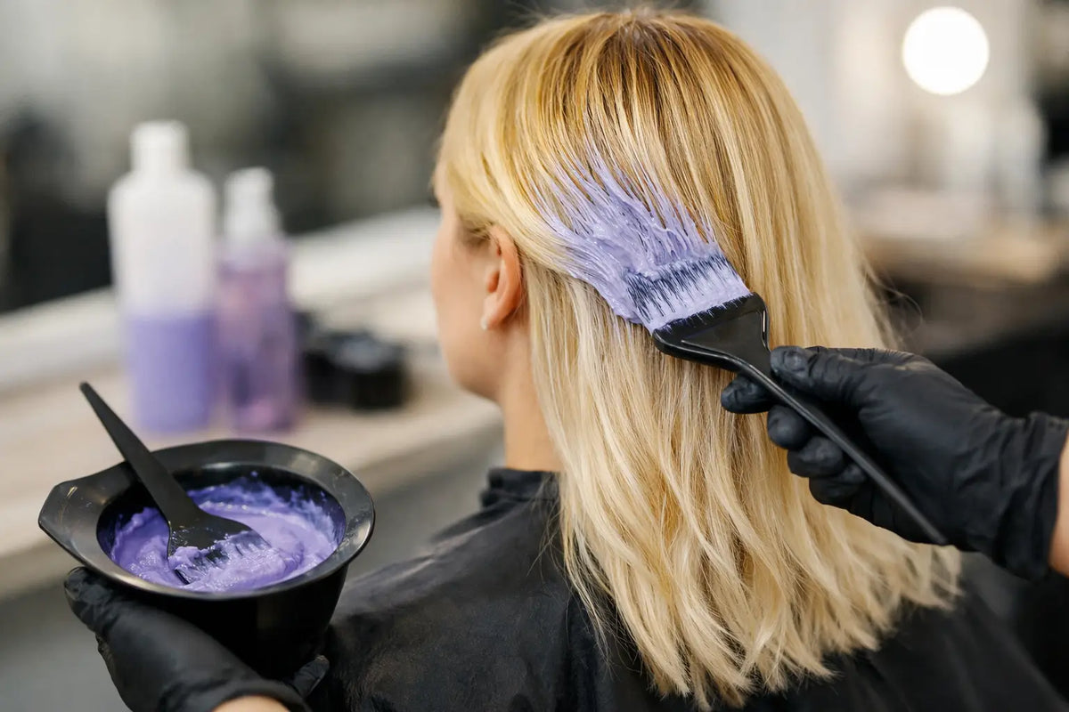 Cómo matizar mechas amarillas sin dañarlas